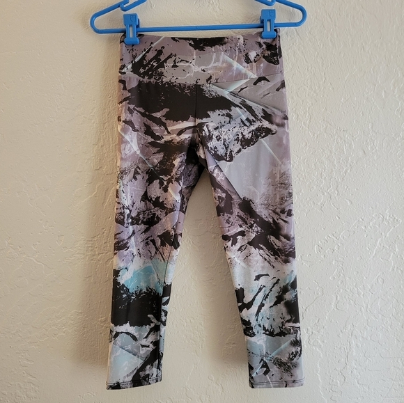 Onzie Crops Size XS - Picture 1 of 4